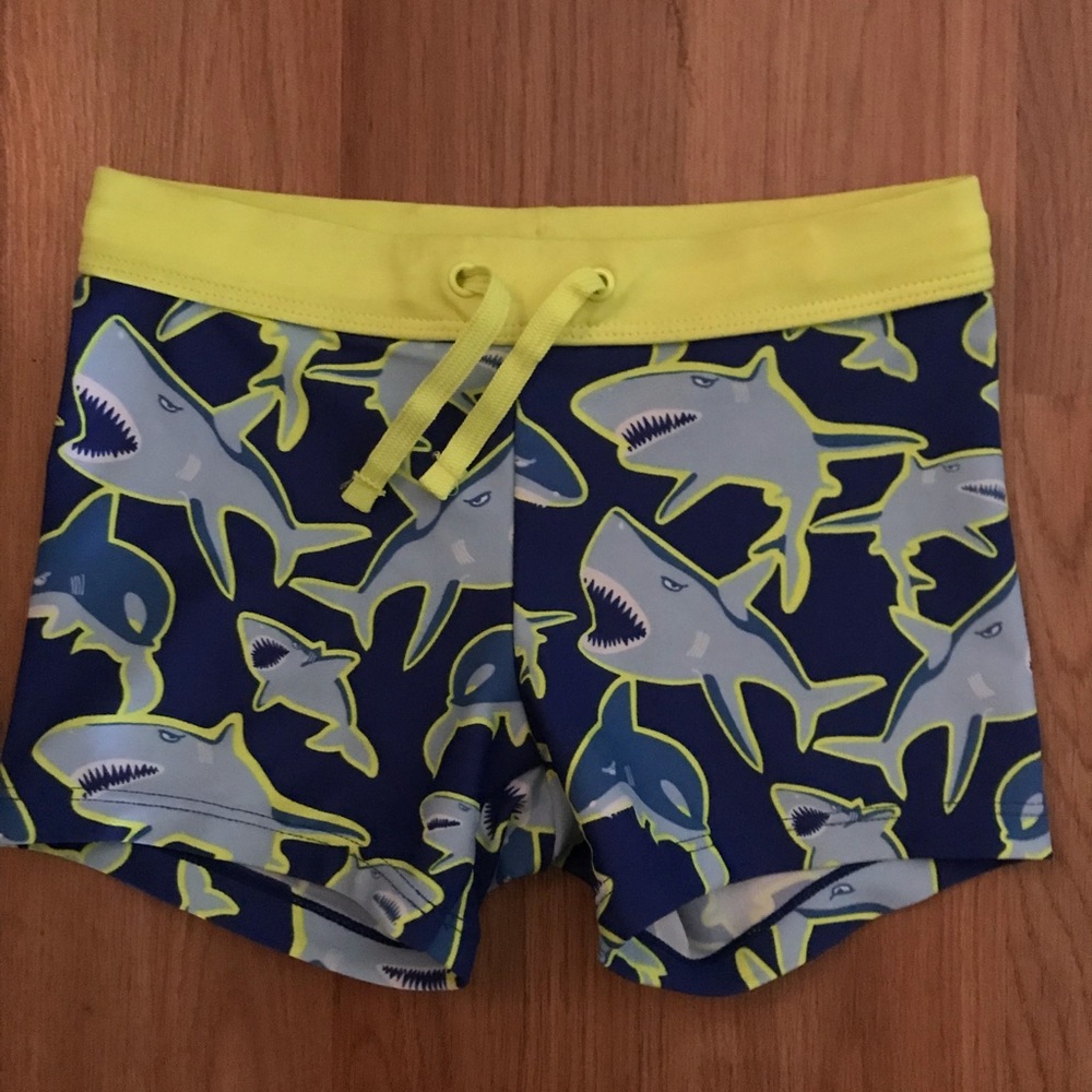H&M BOYS European cut printed swim trunks